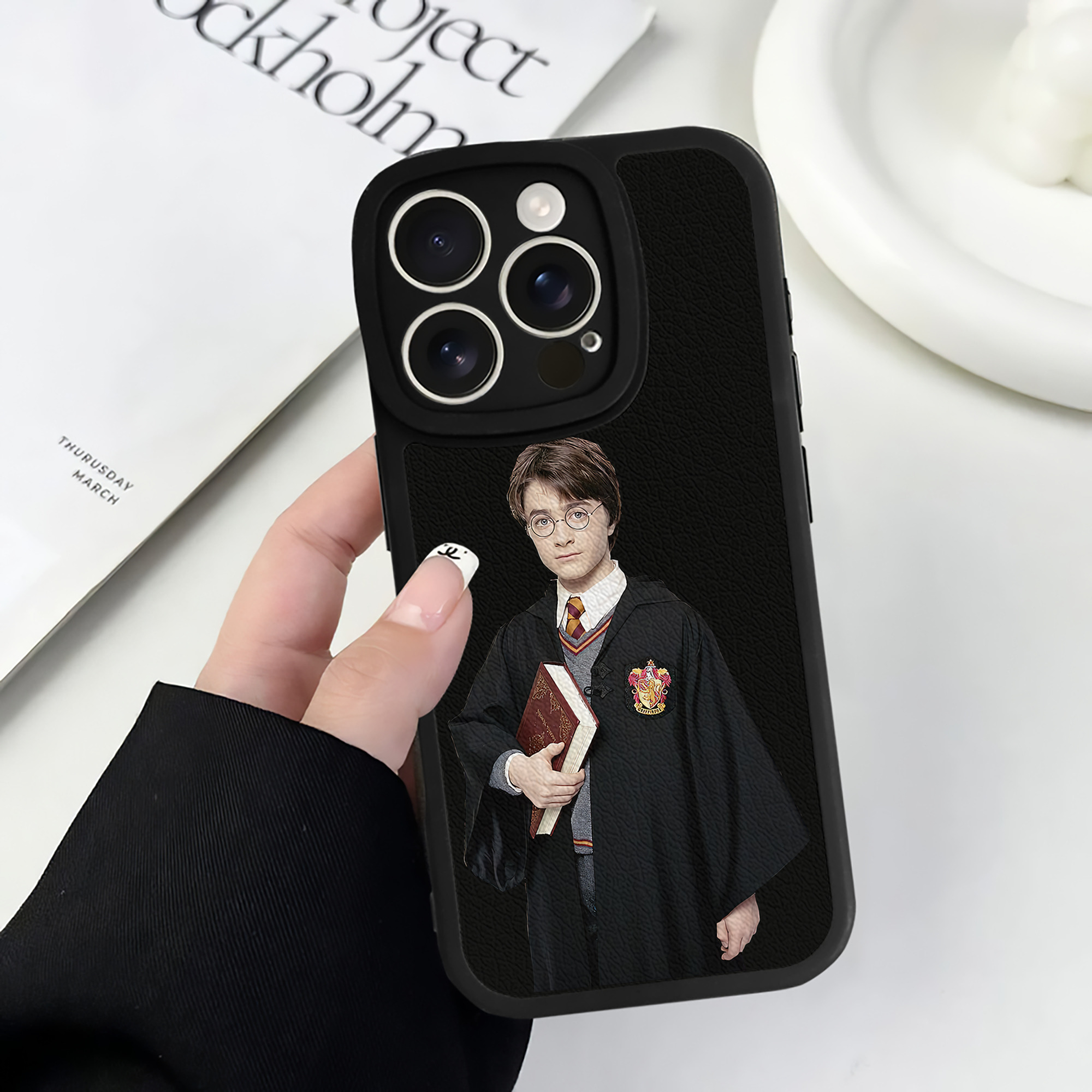 （画像用） Harry Potter ハリー・ポッターシリーズ 【iPhone 16シリーズ対応】シリコンスマホケース（レザー調） 材質：シリコン